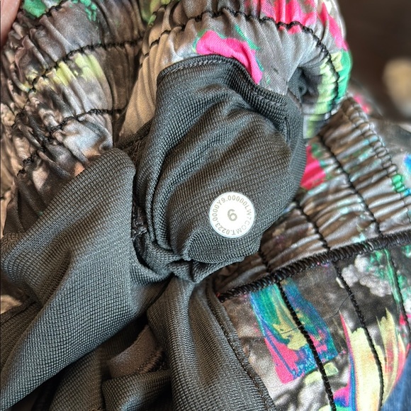 Lululemon Hotty-Hot HR 4” shorts - Picture 5 of 5